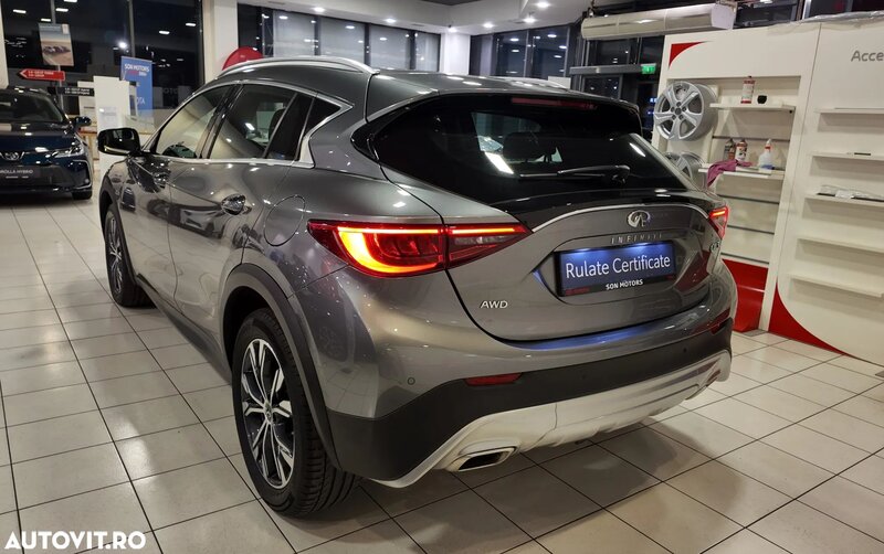 Infiniti Q30