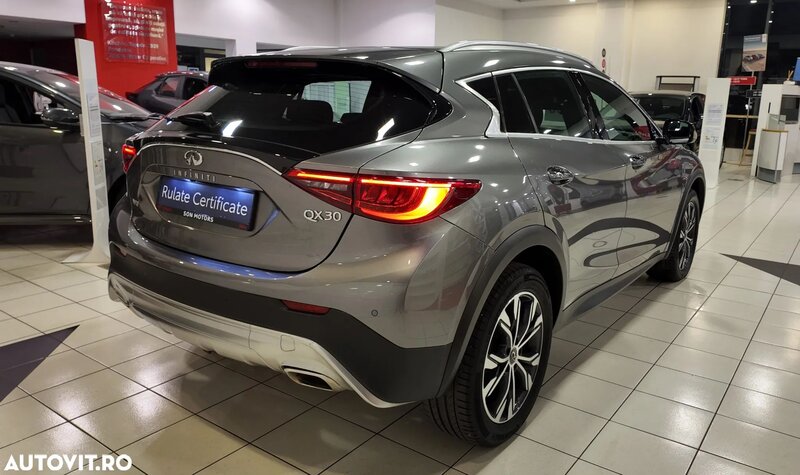 Infiniti Q30