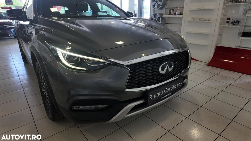 Infiniti Q30